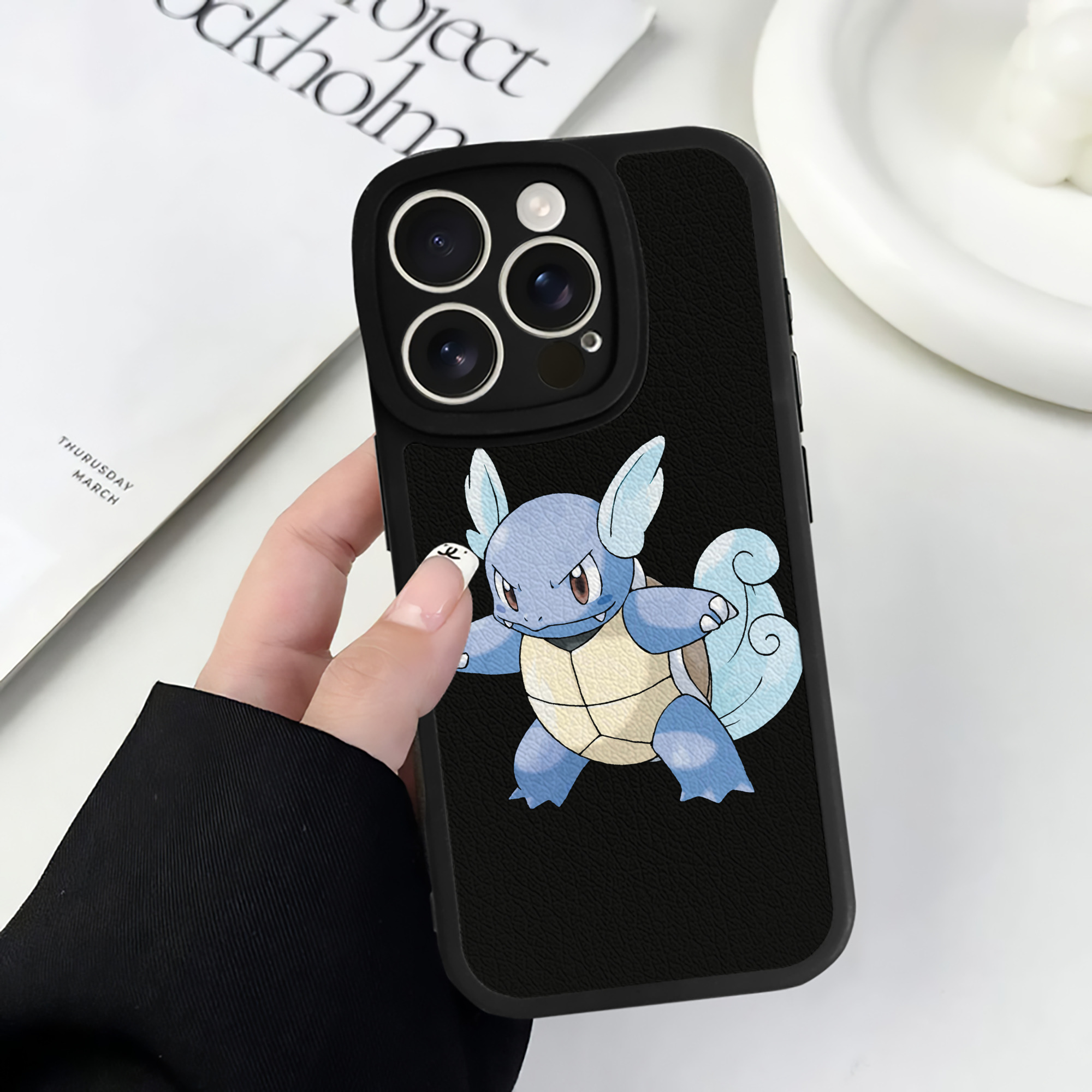 （画像用） ポケットモンスター Pokémon 【iPhone 16シリーズ対応】シリコンスマホケース（レザー調） 材質：シリコン